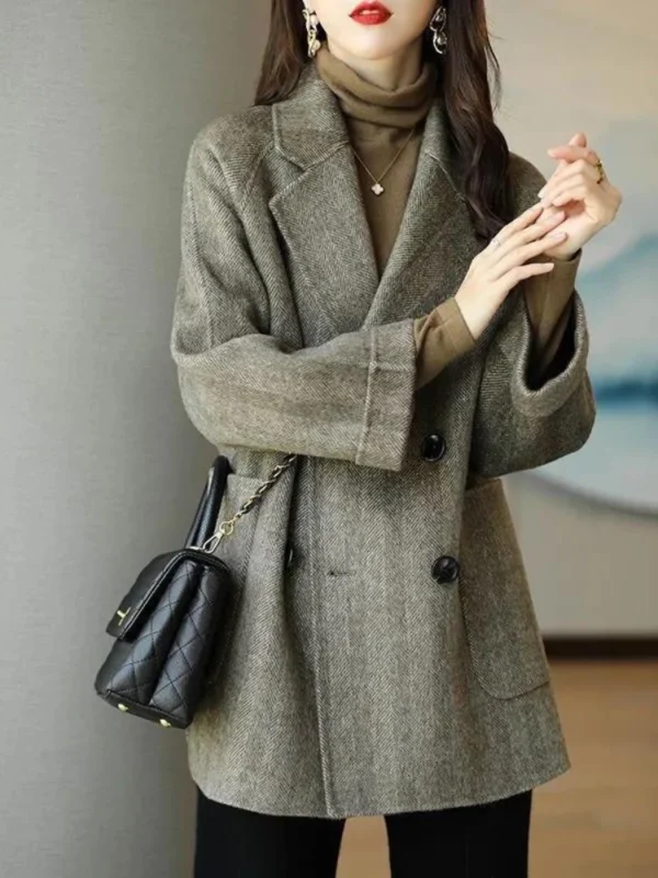 Fashion Autumn and Winter New Product Women's Coat Warm Polo Collar Woolen Medium Length Pattern Thickened Coat Wool - Image 5